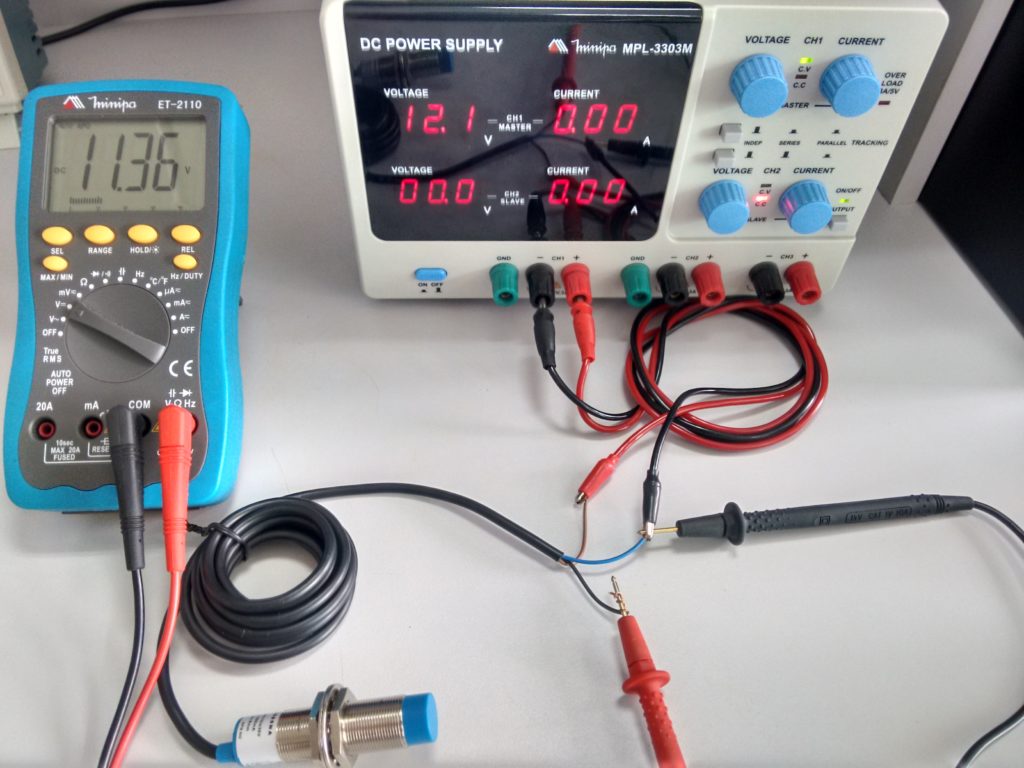 Ligando sensor capacitivo a uma fonte DC - não comutado.