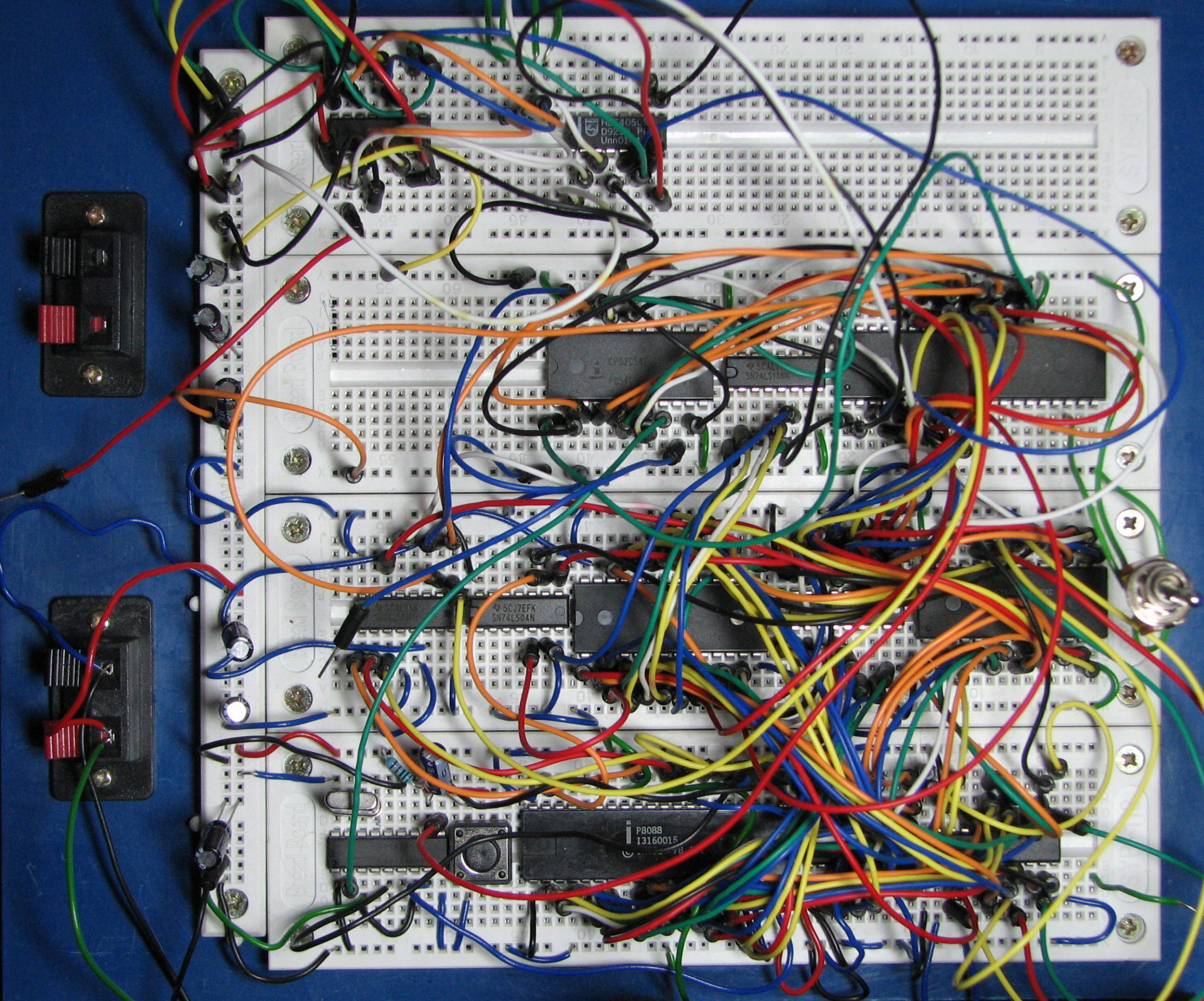 circuito complexo em uma protoboard
